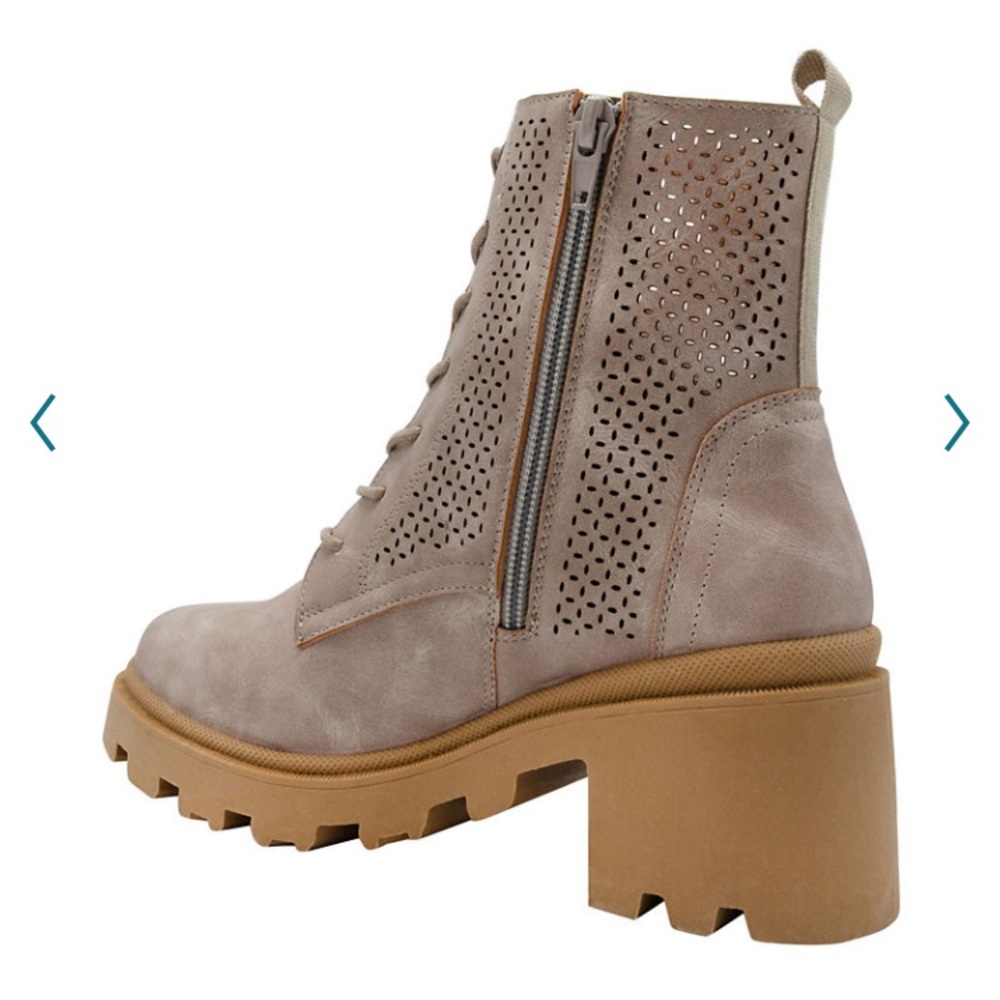 NIB Sugar “Fabiana” Perforated Lace Up Chunky Combat Boots in Color Stone - Picture 3 of 8